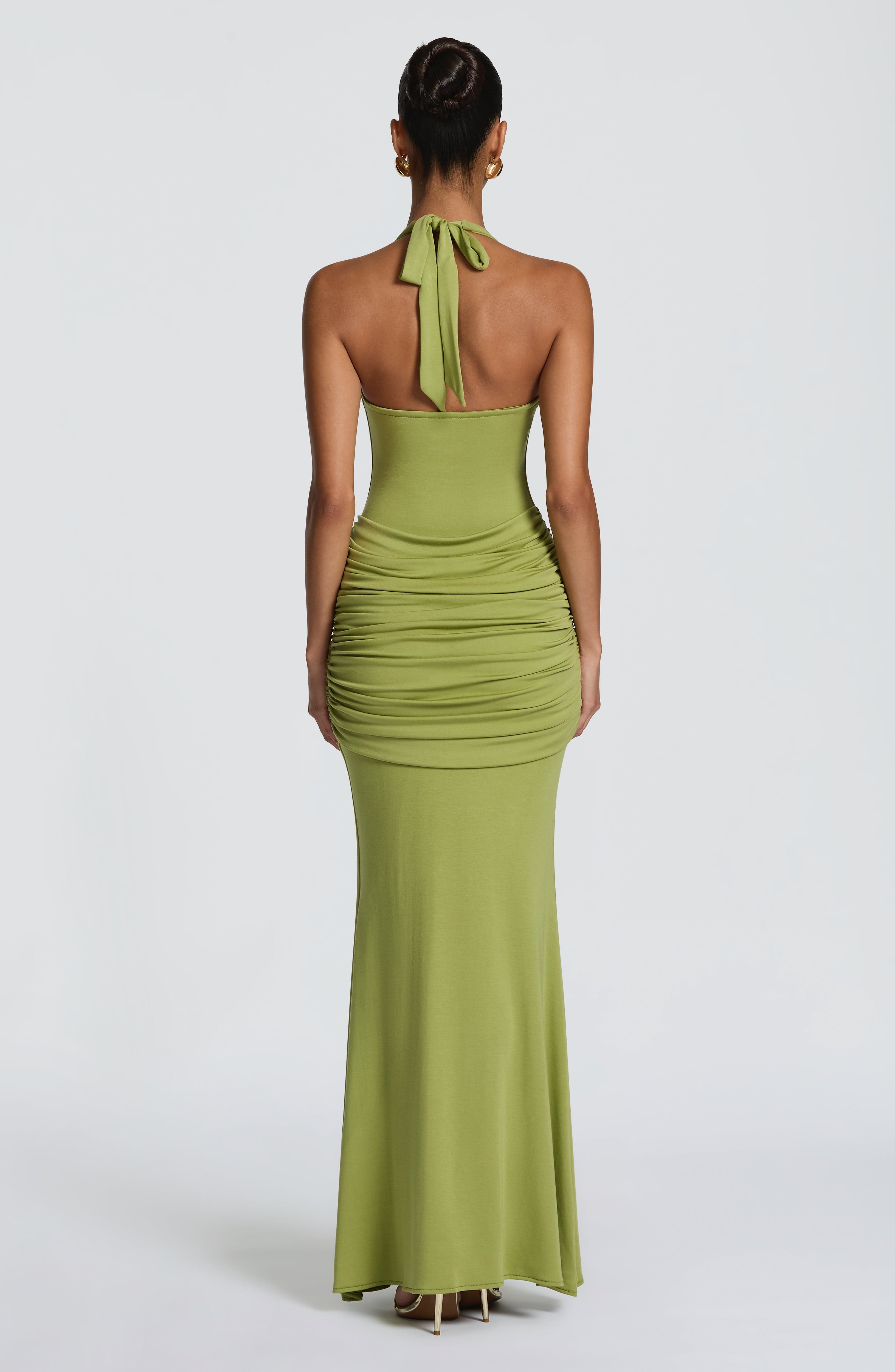 Adriana™ - Vestido de Gala Satinado en Verde Oliva